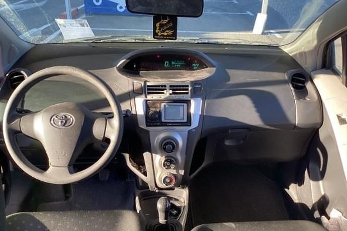 Usado Toyota Yaris Active 90 CV (66 kW) 2009