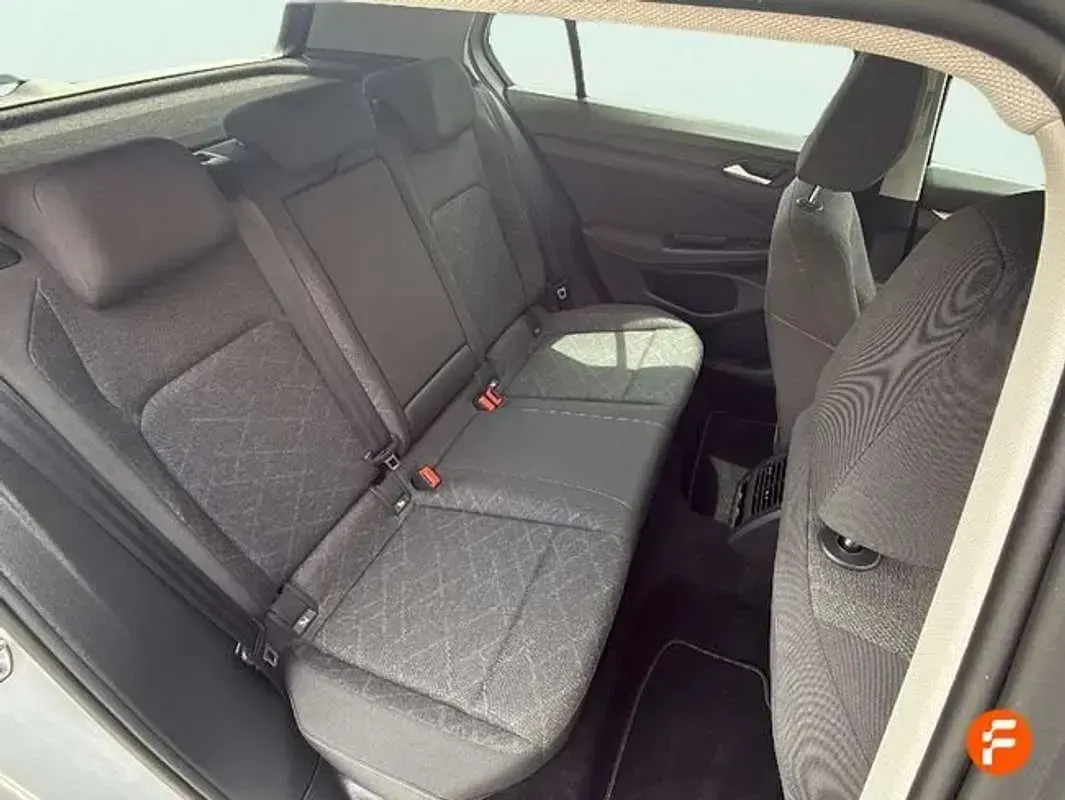Usado VW Golf VIII Life 150 CV (110 kW) 2022 Gris Utilitario