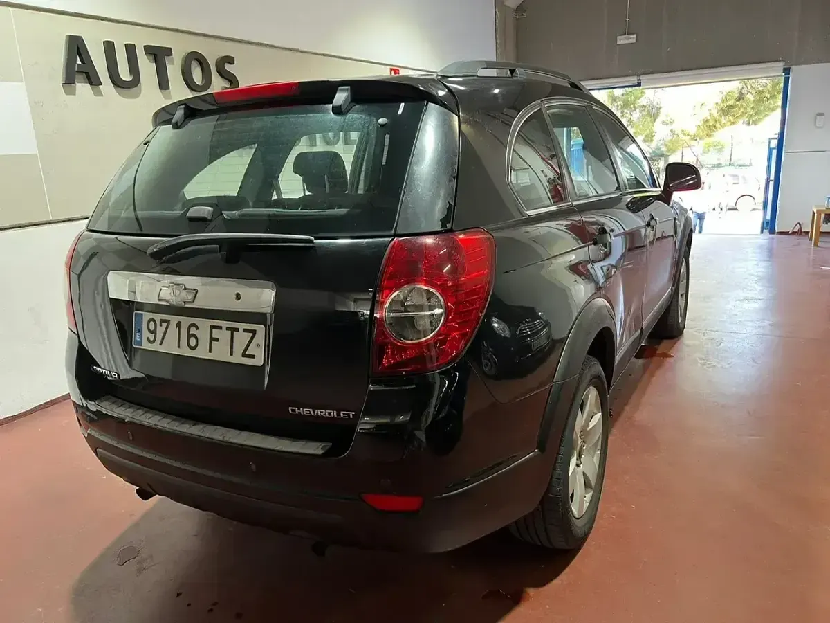 Usado Chevrolet Captiva LT 150 CV (110 kW) 2007 Negro SUV