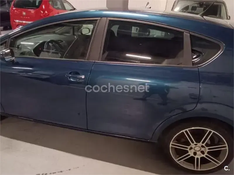 Usado Seat Leon Sport 140 CV (102 kW) 2006 Azul Utilitario