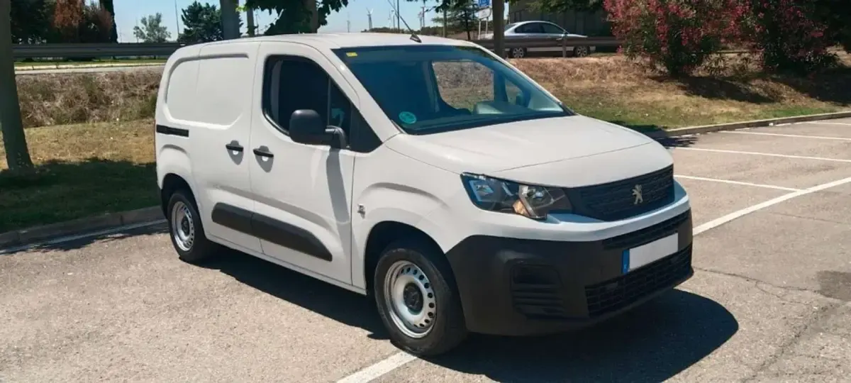 Usado Peugeot Partner 75 CV (55 kW) 2019 Blanco Monovolumen
