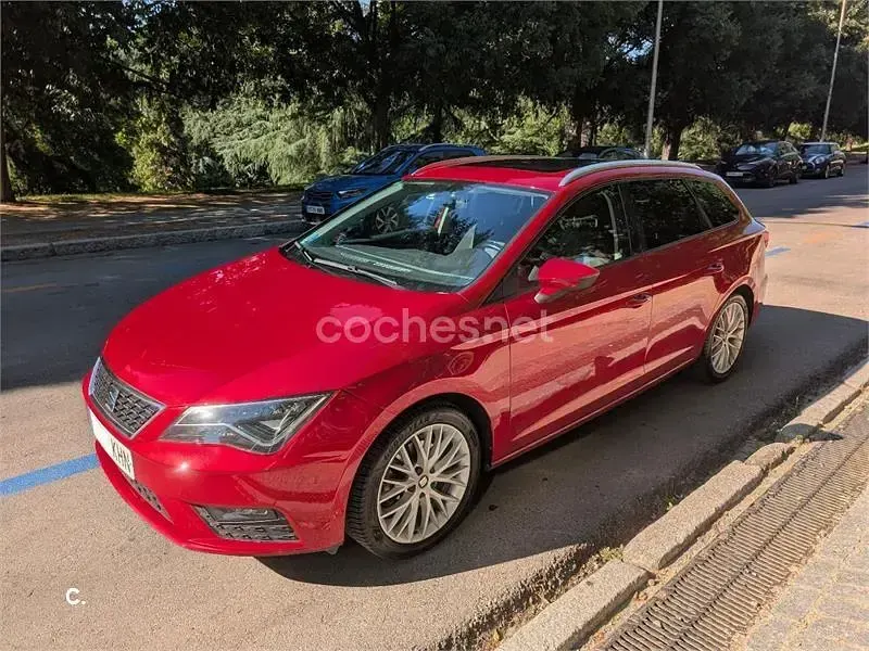 Usado Seat Leon ST Style 110 CV (80 kW) 2018 Rojo Familiar