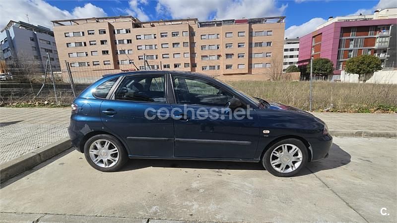 Usado Seat Ibiza Sport 100 CV (73 kW) 2008 Azul Berlina