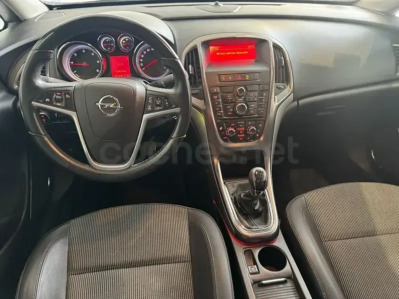 Usado Opel Astra Selective 110 CV (80 kW) 2011 Blanco Familiar