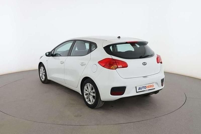 Begagnad Kia Ceed 101 HK (74 kW) 2017 Vit Halvkombi
