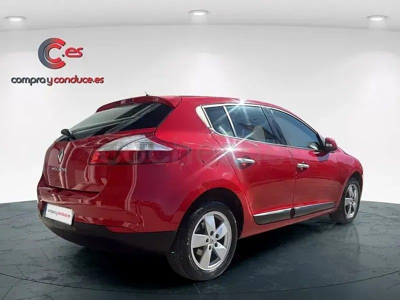 Usado Renault Mégane III Dynamique 110 CV (80 kW) 2009 Rojo Berlina