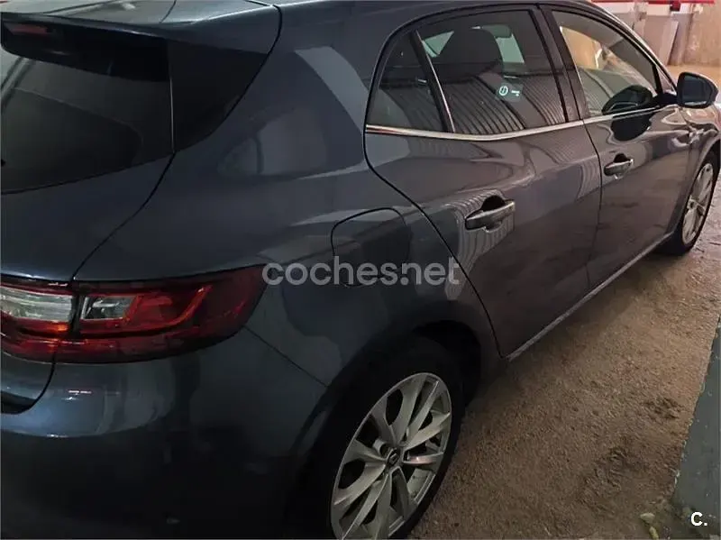 Usado Renault Mégane IV Zen 140 CV (102 kW) 2019 Negro Berlina
