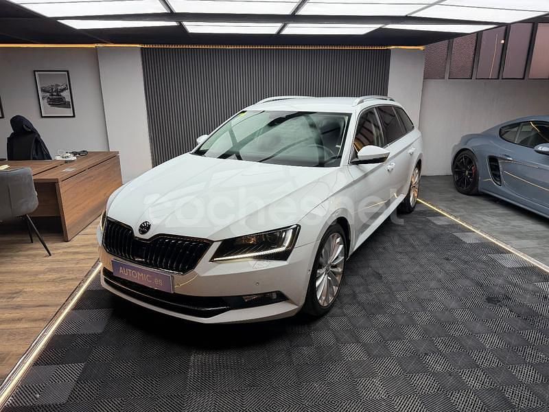 Usado Skoda Superb Style 190 CV (139 kW) 2016 Blanco Familiar