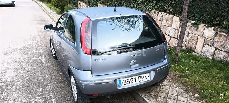 Usado Opel Corsa Sport 90 CV (66 kW) 2005 Gris / plata Utilitario