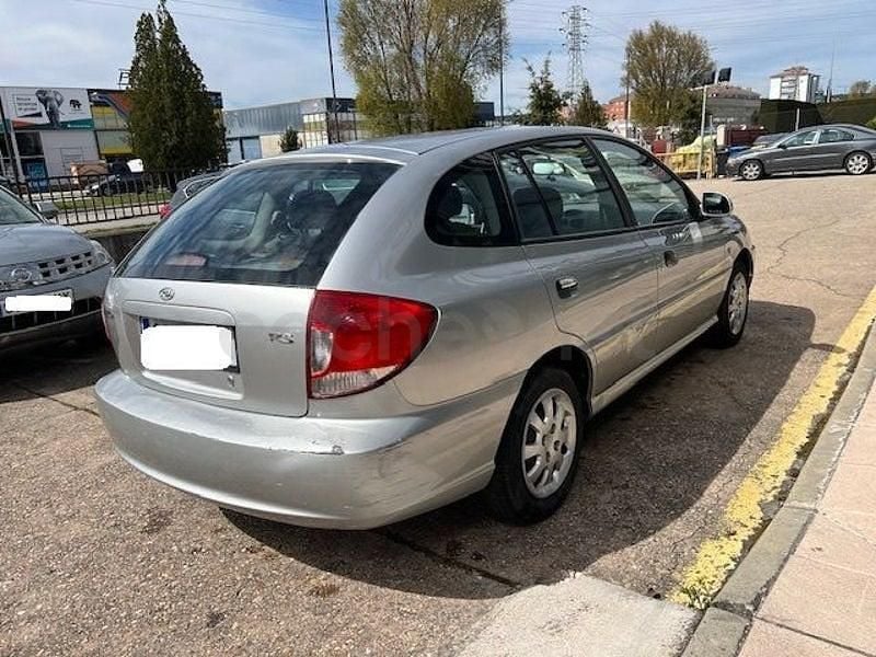 Usado Kia Rio 81 CV (59 kW) 2005 Gris / plata Berlina