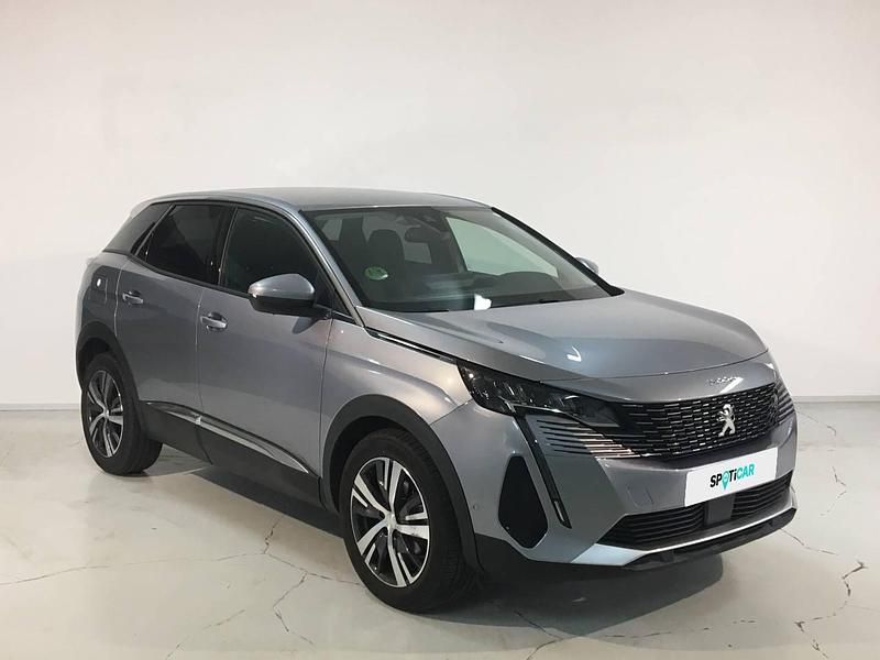 Usado Peugeot 3008 Allure 131 CV (96 kW) 2024 Gris SUV