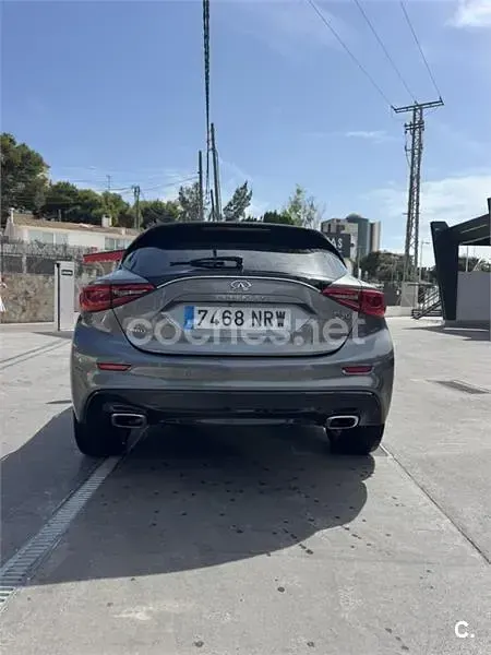 Usado Infiniti Q30 Sport Tech 170 CV (125 kW) 2017 Gris / plata Berlina