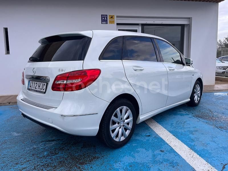 Usado Mercedes B180 109 CV (80 kW) 2012 Blanco Monovolumen