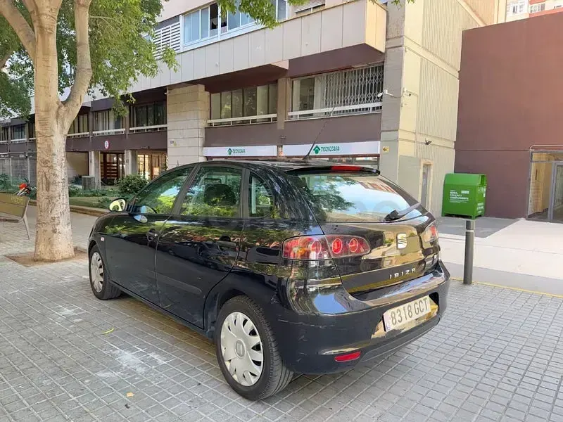 Begagnad Seat Ibiza Reference 70 HK (51 kW) 2008 Svart Sedan