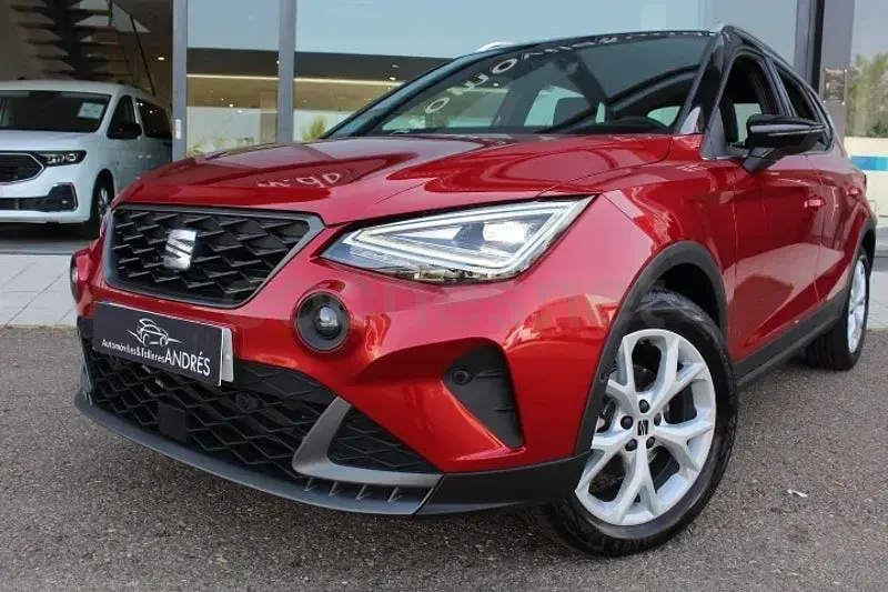 Usado Seat Arona FR 115 CV (84 kW) 2025 Rojo SUV