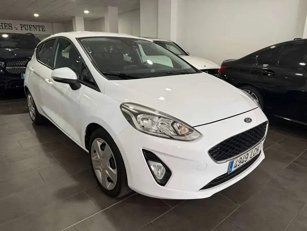 Usado Ford Fiesta Trend 86 CV (63 kW) 2019 Blanco Utilitario