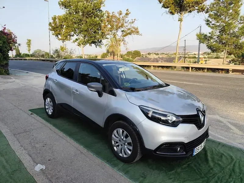 Usado Renault Captur 90 CV (66 kW) 2014 Gris / plata SUV