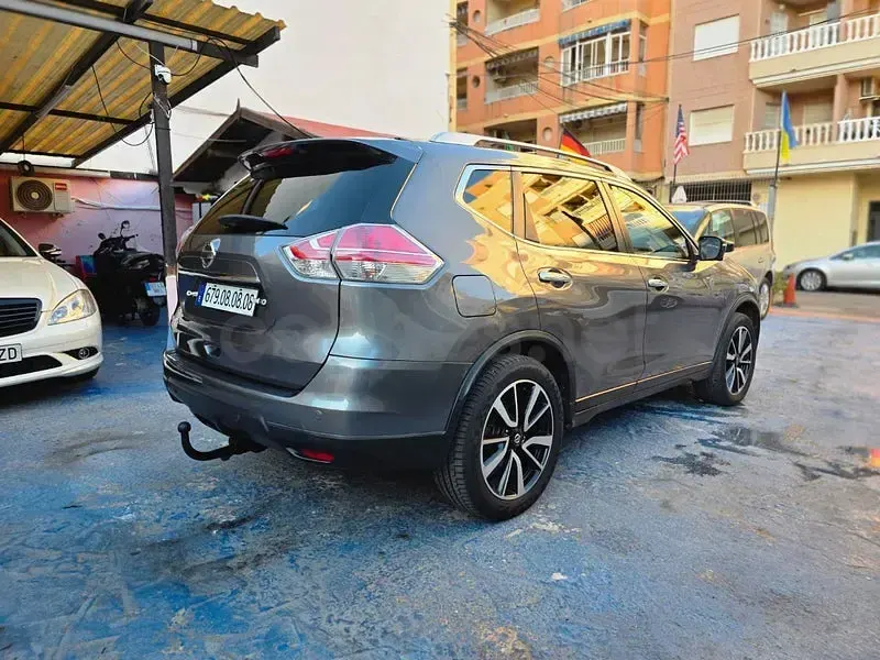 Usado Nissan X-Trail Tekna 130 CV (95 kW) 2016 Gris / plata SUV