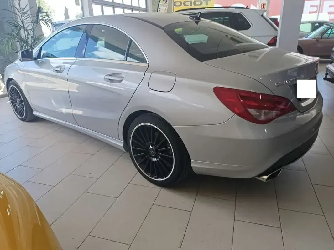 Usado Mercedes CLA200 136 CV (100 kW) 2016 Gris Coupe
