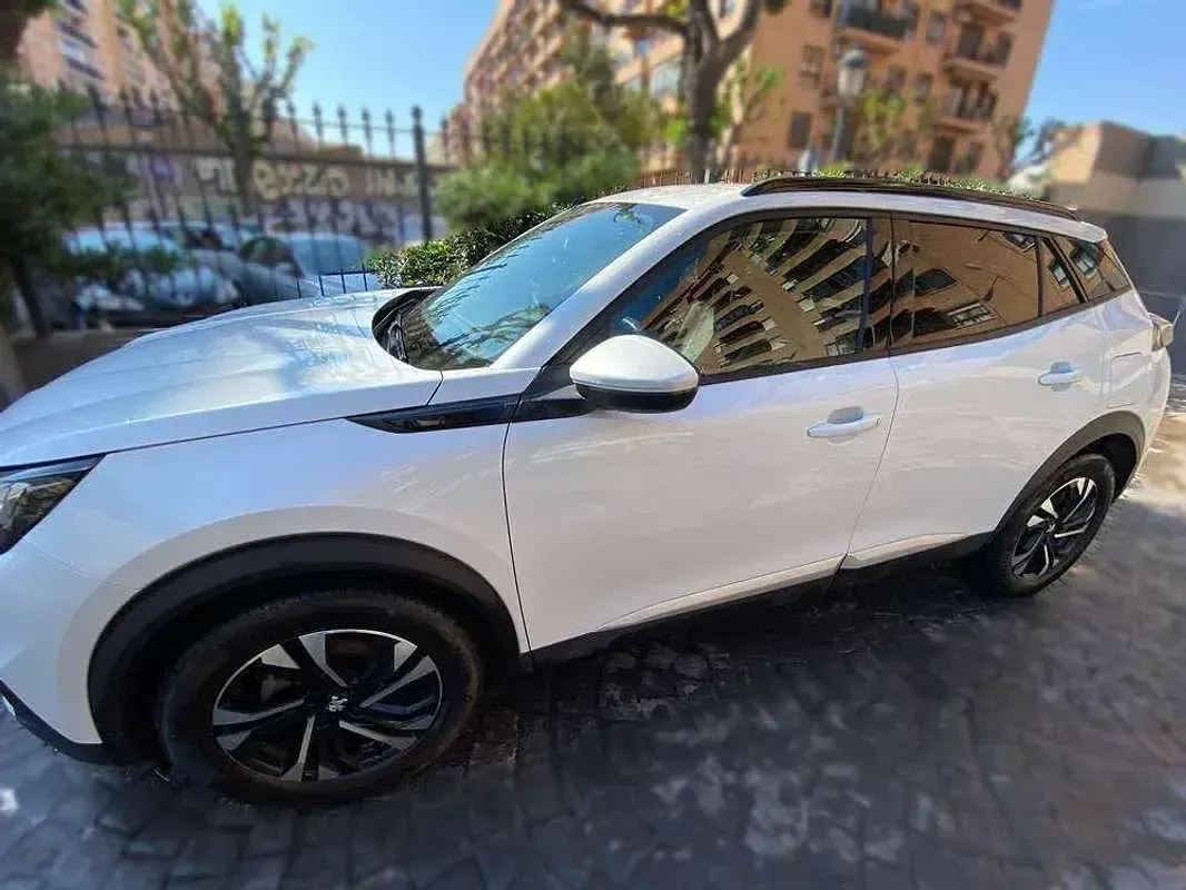 Usado Peugeot 2008 Allure 131 CV (96 kW) 2020 Blanco SUV