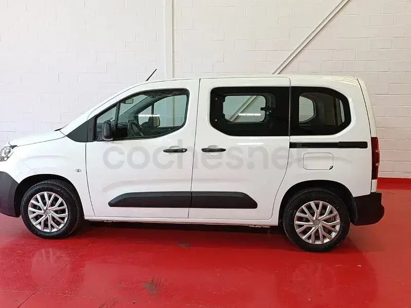 Usado Citroën Berlingo Live 102 CV (75 kW) 2021 Blanco Monovolumen