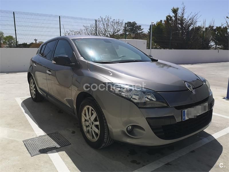 Usado Renault Mégane 110 CV (80 kW) 2011 Gris / plata Berlina