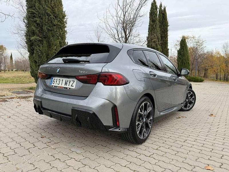 Usado BMW 120 Comfort Edition 163 CV (119 kW) 2025 Gris / plata Utilitario