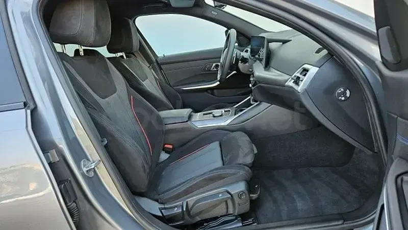 Usado BMW 330e Comfort Edition 292 CV (214 kW) 2025 Gris / plata Familiar
