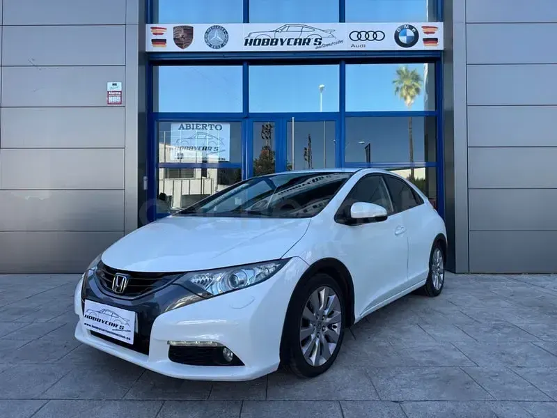 Usado Honda Civic Executive 120 CV (88 kW) 2014 Blanco Berlina