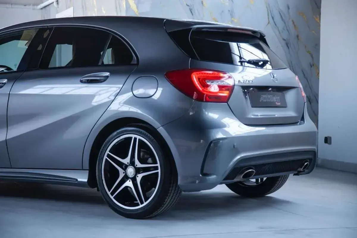 Usado Mercedes A200 AMG line 156 CV (114 kW) 2015 Gris Utilitario