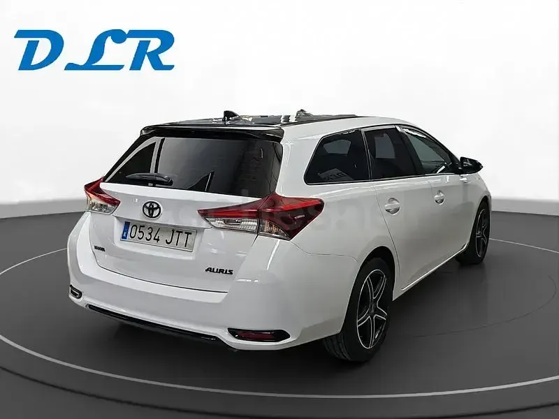 Usado Toyota Auris Business Edition 90 CV (66 kW) 2016 Blanco Familiar