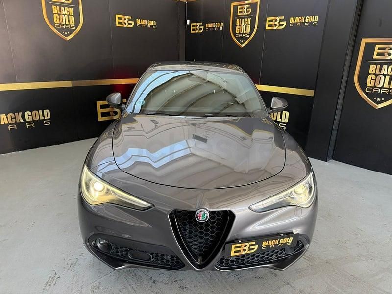 Usado Alfa Romeo Stelvio Veloce 210 CV (154 kW) 2022 Gris / plata SUV