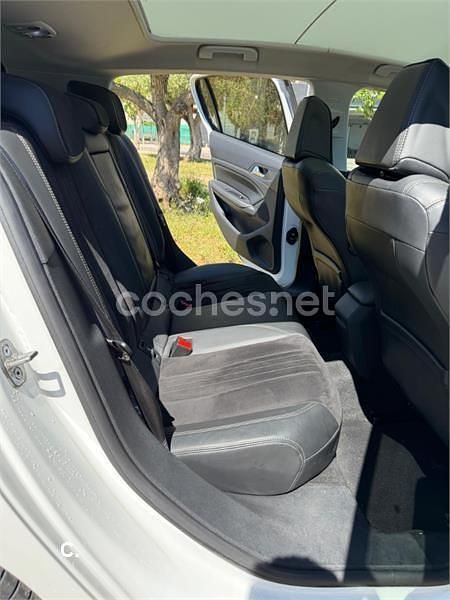 Usado Peugeot 308 Allure 110 CV (80 kW) 2014 Blanco Berlina