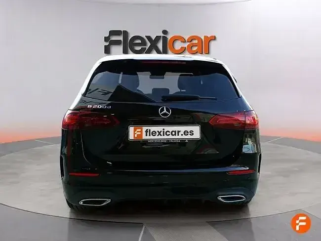 Usado Mercedes B200 150 CV (110 kW) 2024 Negro Utilitario