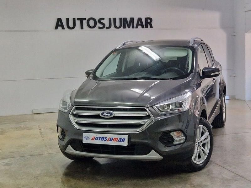 Usado Ford Kuga Trend 150 CV (110 kW) 2019 Gris / plata SUV