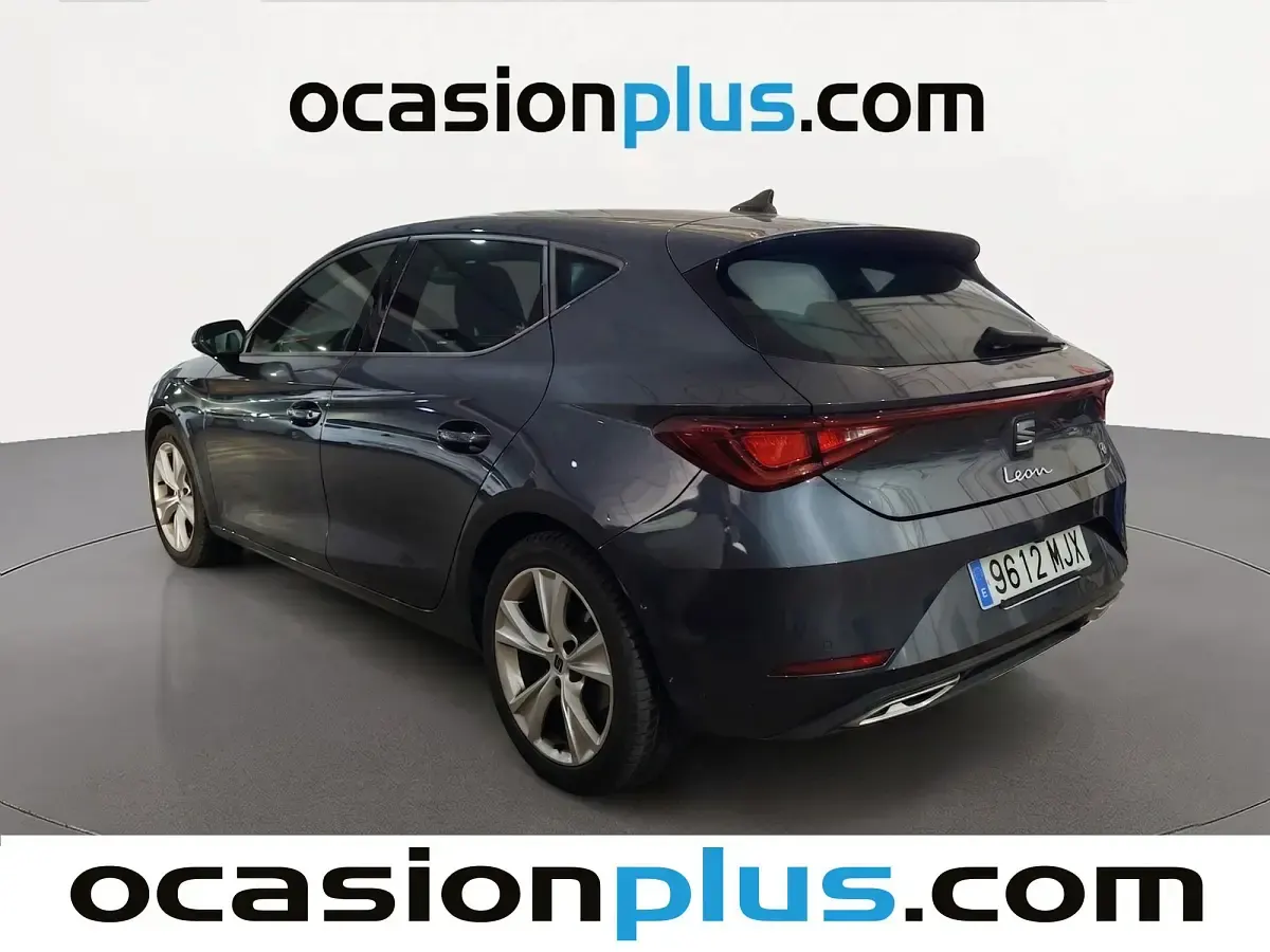 Usado Seat Leon FR 110 CV (80 kW) 2023 Gris Utilitario
