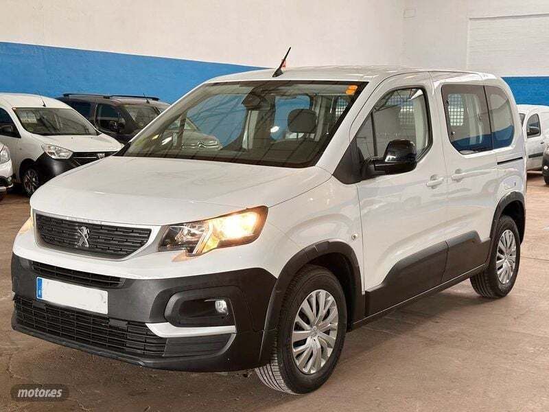 Usado Peugeot Rifter Active 100 CV (73 kW) 2021 Blanco Monovolumen