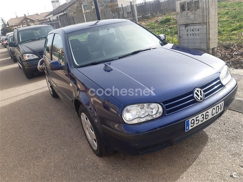 Azul Usado 2003 VW Golf Conceptline Berlina | 2300 € (Precio justo) - Imagen 1/4