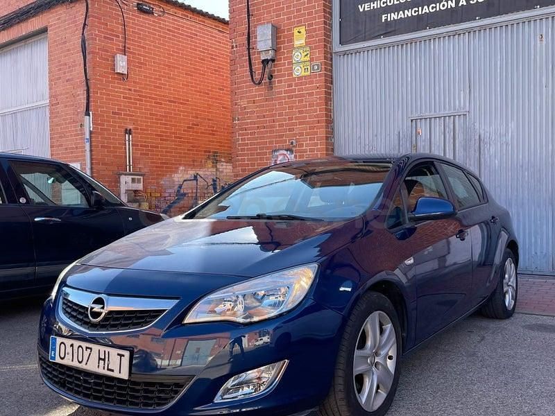 Usado Opel Astra Selective 110 CV (80 kW) 2012 Azul Berlina