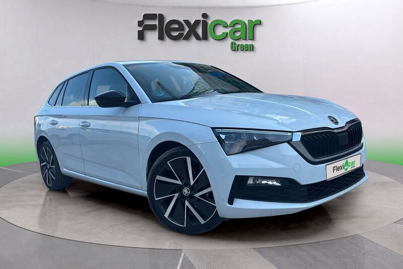 Blanco Usado 2020 Skoda Scala Sport Utilitario | 17.990 € (Precio justo) - Imagen 1/4