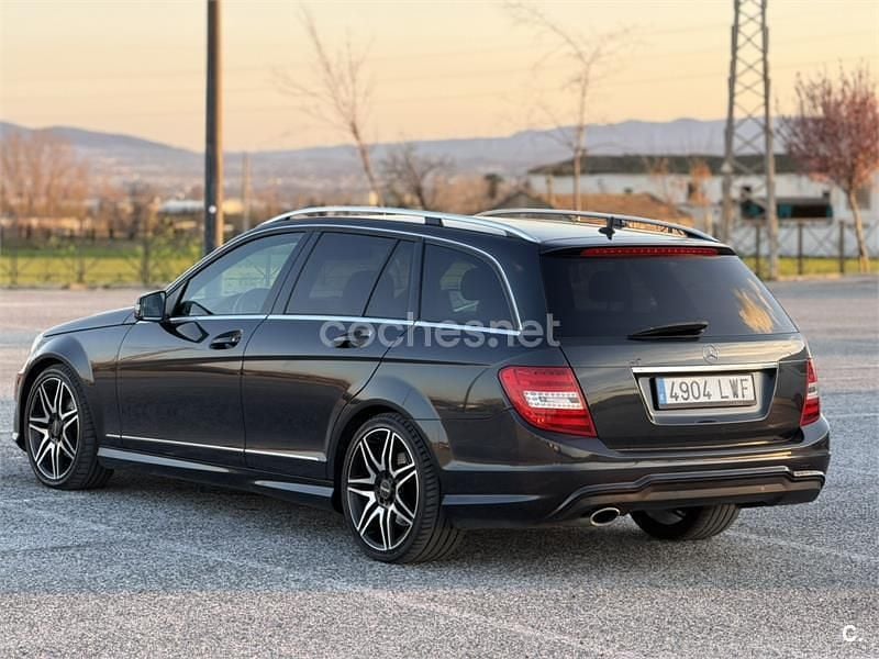 Usado Mercedes C220 170 CV (125 kW) 2012 Negro Familiar
