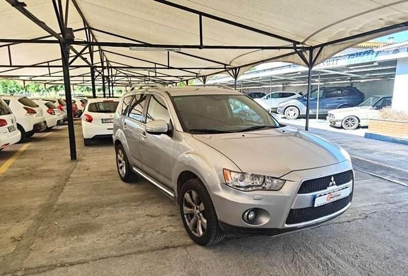 Usado Mitsubishi Outlander Motion 156 CV (114 kW) 2010 Gris / plata SUV