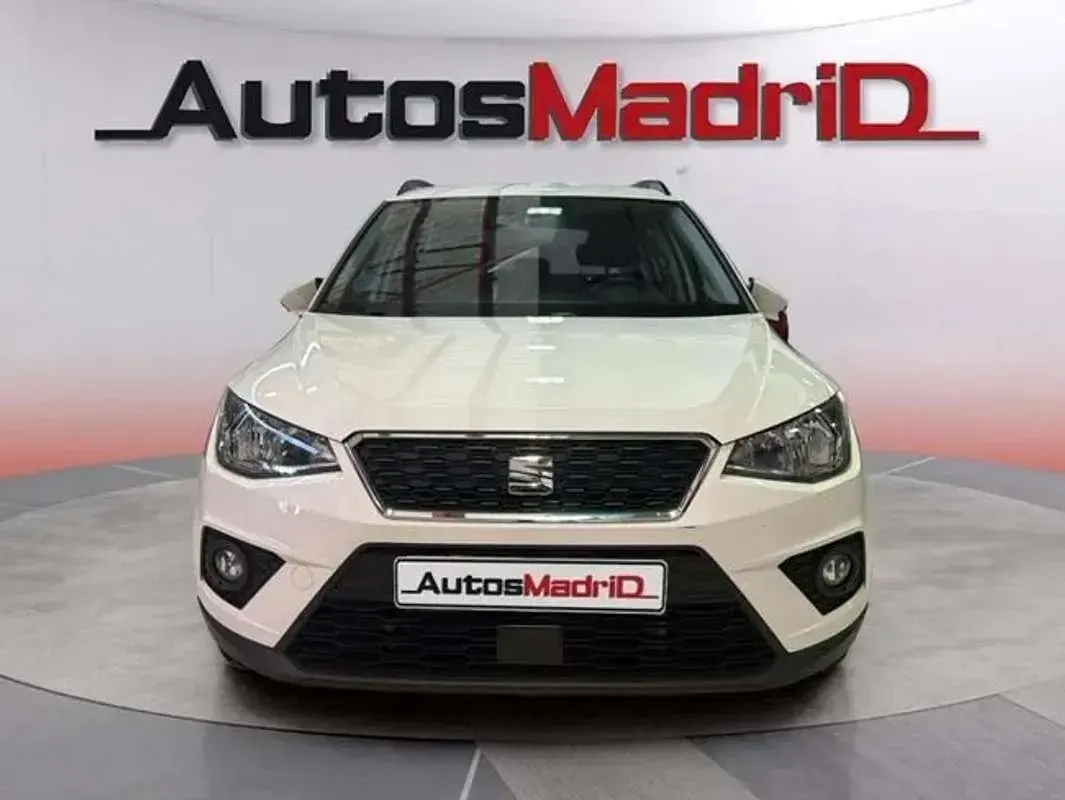 Usado Seat Arona Ecomotive 110 CV (80 kW) 2020 Blanco SUV