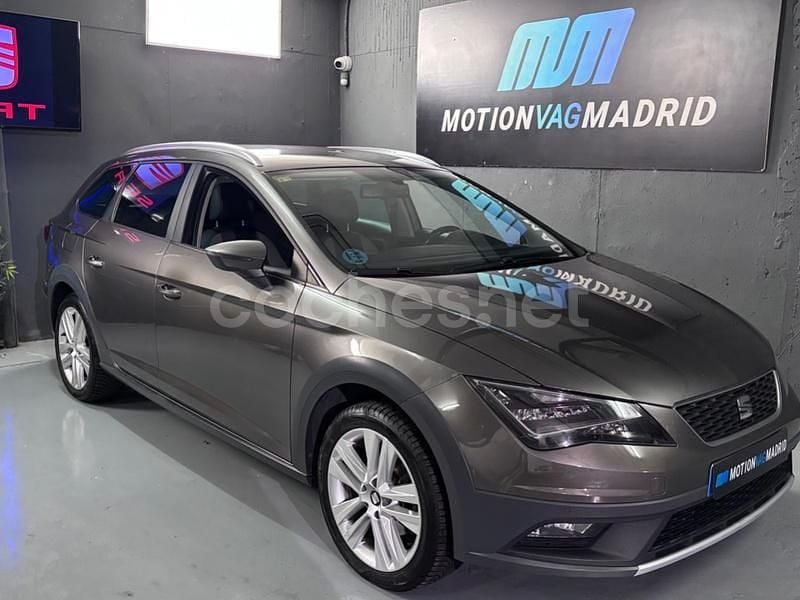 Usado Seat Leon 4Drive 150 CV (110 kW) 2015 Gris / plata Familiar