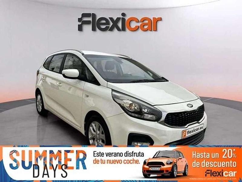 Blanco Usado 2017 Kia Carens 2 Monovolumen | 9990 € (Precio justo) - Imagen 1/4