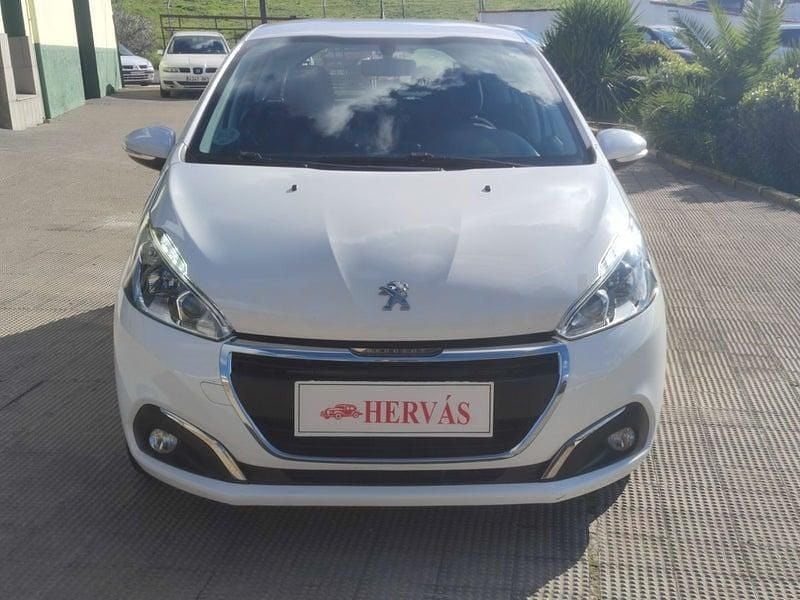 Usado Peugeot 208 Active 100 CV (73 kW) 2019 Blanco Utilitario