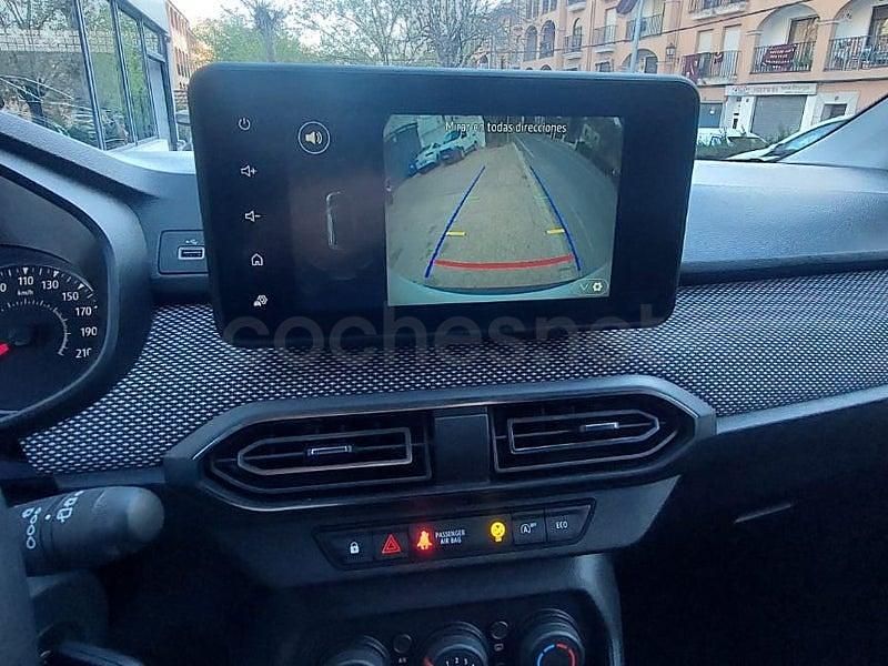 Usado Dacia Jogger Expression 100 CV (73 kW) 2022 Blanco Monovolumen