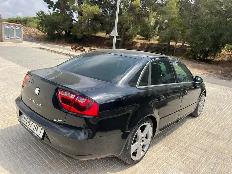Usado Seat Exeo Sport 170 CV (125 kW) 2012 Negro Berlina