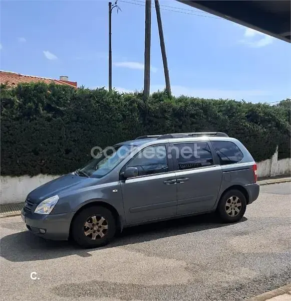 Usado Kia Carnival Active 185 CV (136 kW) 2010 Gris / plata Monovolumen