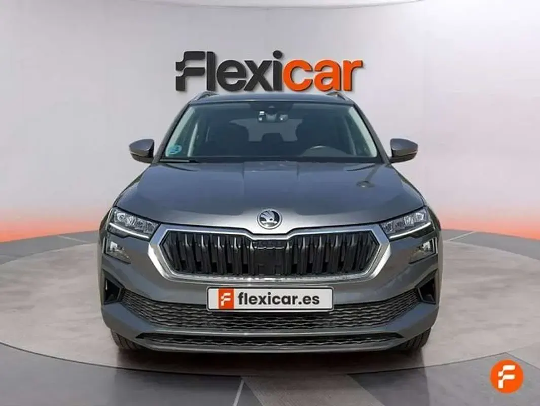 Usado Skoda Karoq Ambition 150 CV (110 kW) 2022 Gris SUV